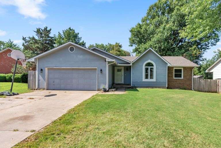 703 E Heidi Ln, Mulvane, KS 67110