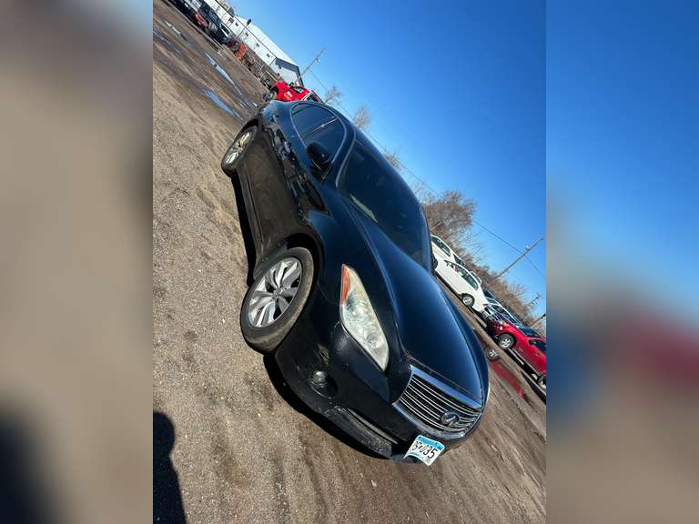 2011  INFINITI  M37