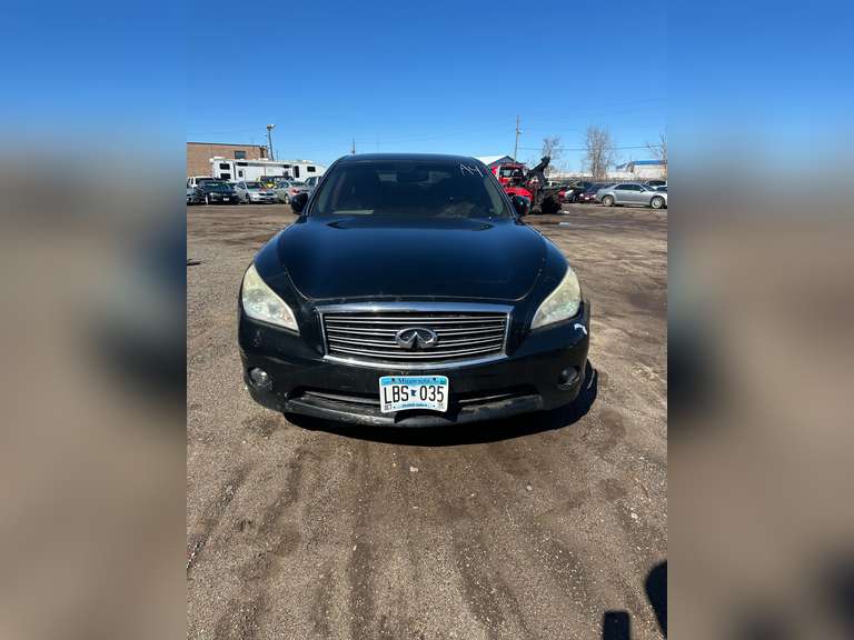 2011  INFINITI  M37