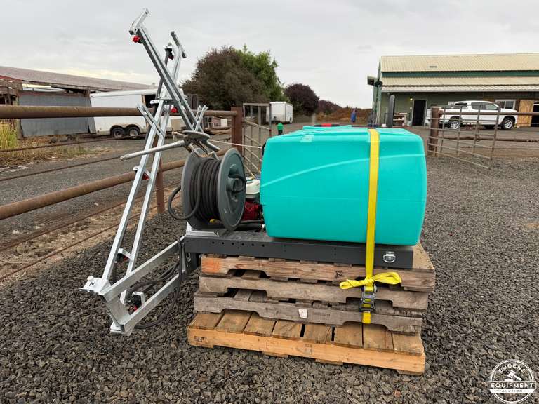Field Boss Xstream 100 Gal Spray Tank w/ Booms