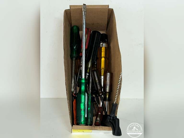 Lot of Assorted Screwdrivers