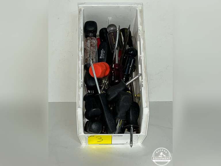 Lot of Assorted Screwdrivers