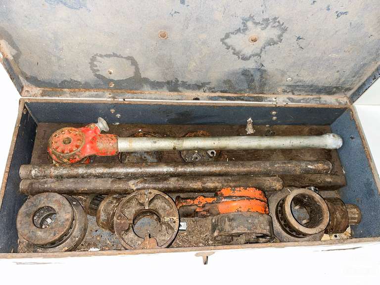 Pipe Threader w/ Metal Case