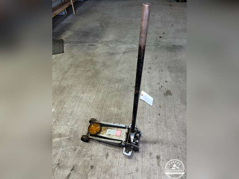 Hydraulic Floor Jack