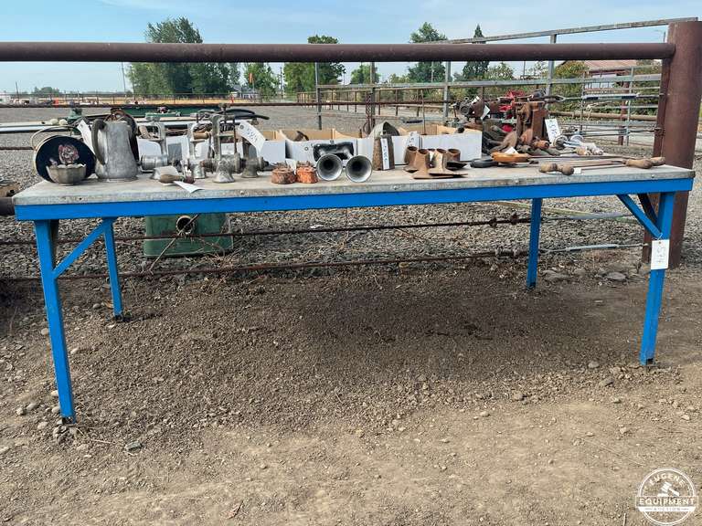 4'x8' Metal Shop Table (Without Contents)