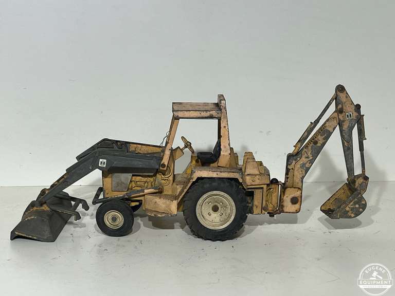ERTL Die Cast International Harvester Loader Backhoe