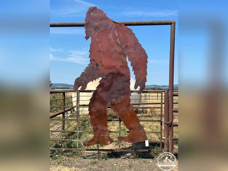 10' Tall Metal Big Foot