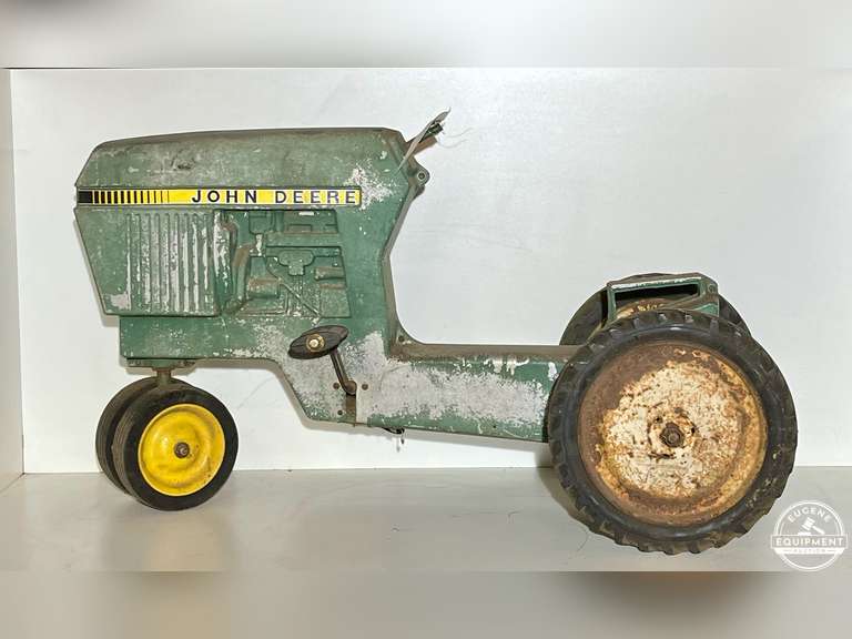 Antique John Deere Pedal Tractor