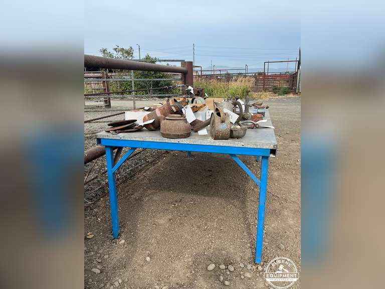 4'x8' Metal Shop Table (Without Contents)