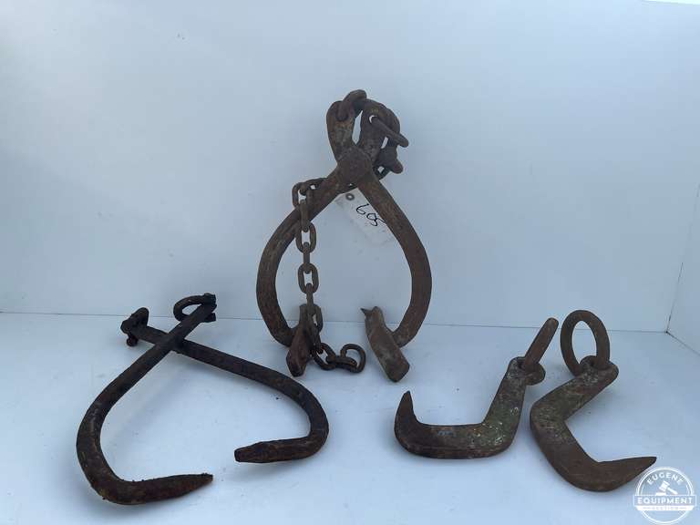 Lot of 3 Tongs