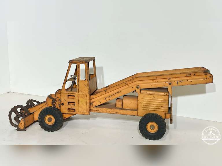 1957 Adams-Nylint Travel Loader