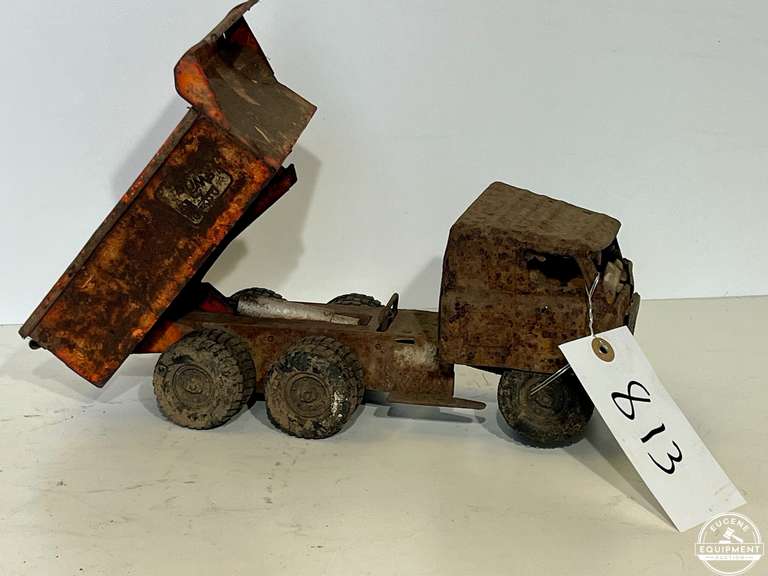 1970's ERTL International Hyd Dump Truck