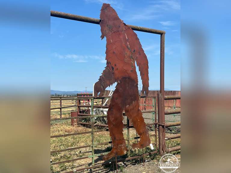 10' Tall Metal Big Foot