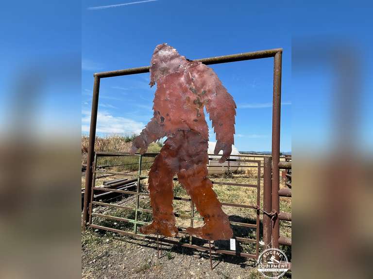 10' Tall Metal Big Foot