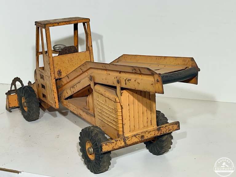 1957 Adams-Nylint Travel Loader