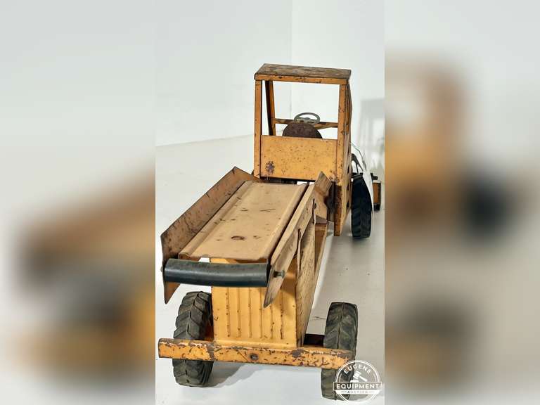 1957 Adams-Nylint Travel Loader