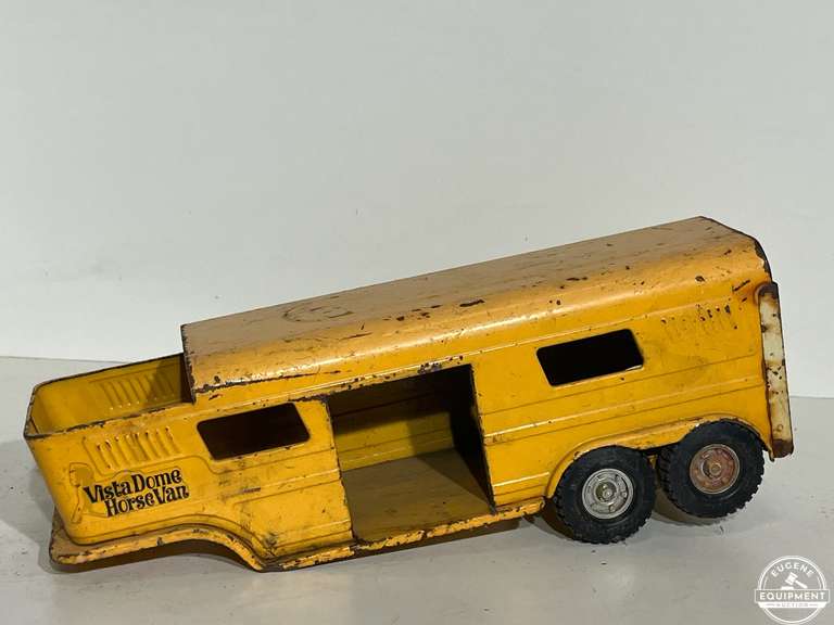 1970's ERTL Vista Doma 5th Wheel Horse Van Trailer