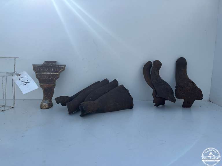 Lot of 8 Claw Feet For Bath Tubs