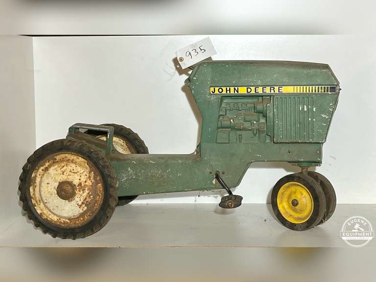 Antique John Deere Pedal Tractor