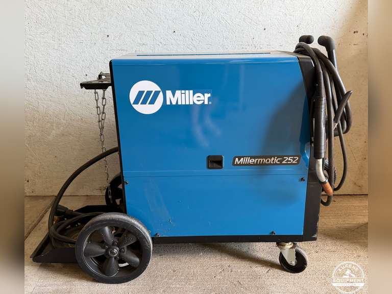 Miller Millermatic 252 Wire Feed Welder w/Leads