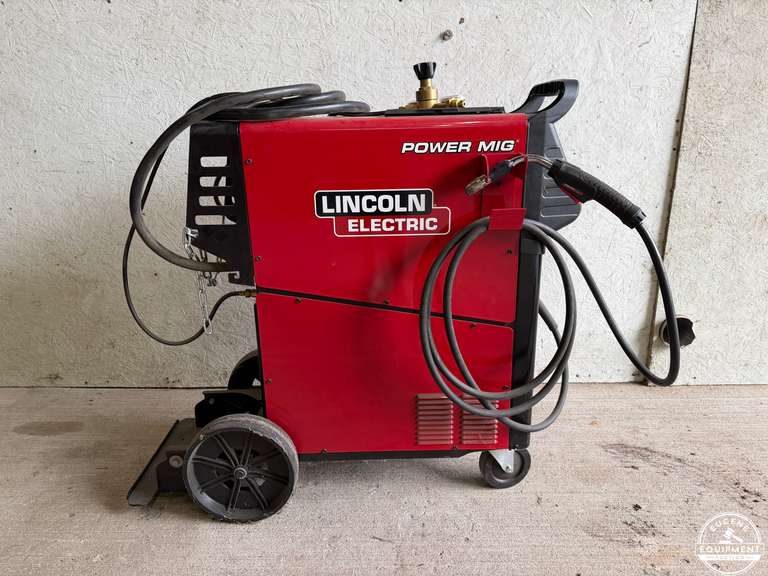 Lincoln 260 MAXTRAC Power Mig Welder wlLeads, Hood