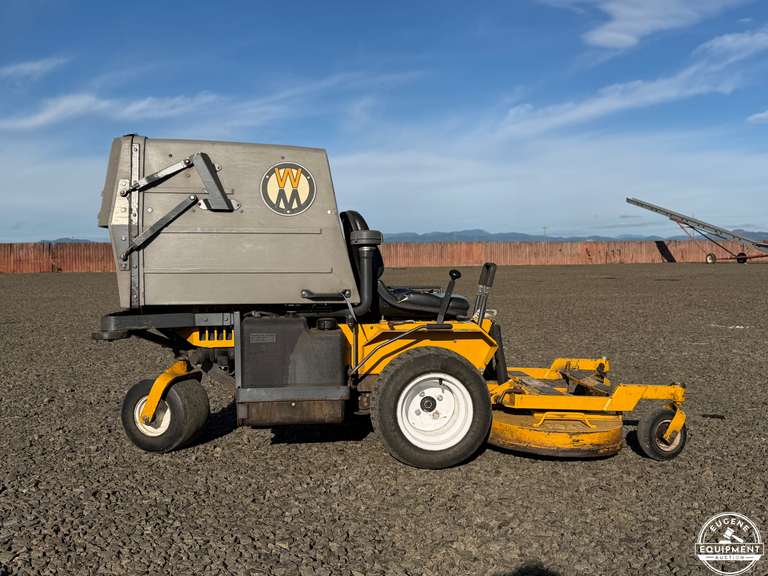 Walker T251i Riding Lawn Mower (#8)