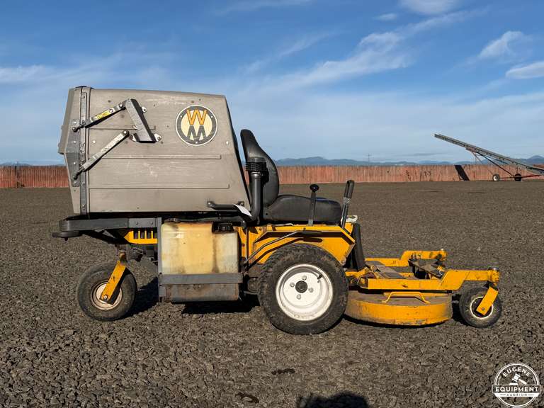 Walker T25i Riding Mower (#7)