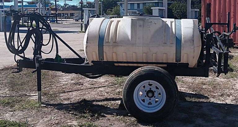 300 Gallon Rozell Pasture Sprayer w/Folding 24ft Boom, Hydraulic Pump