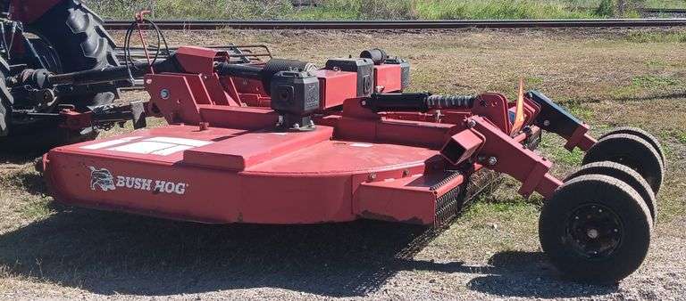 Bush Hog 3510 Rotary Cutter, 10' Cutting Width, 3 Gear Boxes, Hydraulic Rear Tire Lift, Very Good Condition.