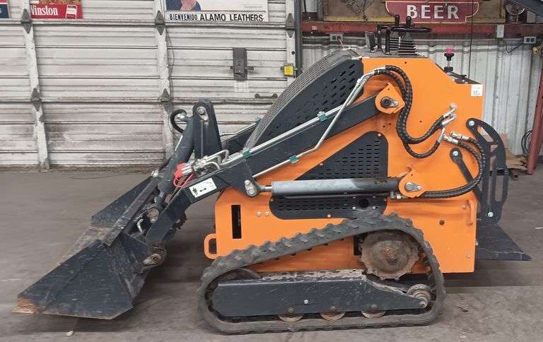 Land Hero Mini Tracked Skid Loader, Runs & Operates, 48.7 Hours