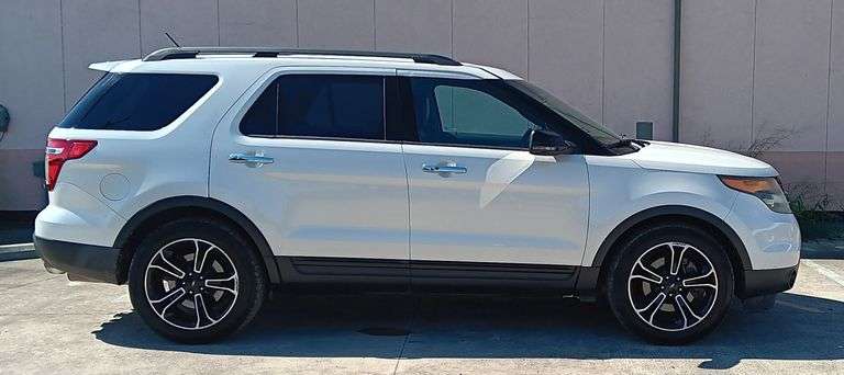 2013 Ford Explorer Sport, 3.5L, Automatic Transmission, Leather Interior, 3rd Row Seating, Heated/ Cooling Seats, PW, PL, Cold A/C,  ONLY 77k Miles! Runs & Drives