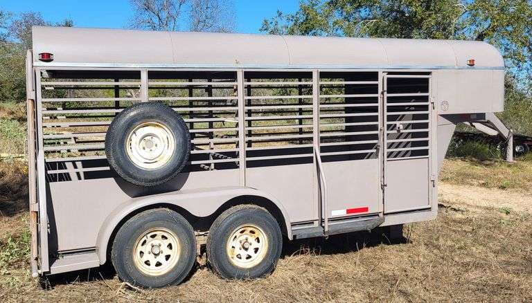 1992 RMDZ 16' Gooseneck Stock Trailer w/ Life Time Floor