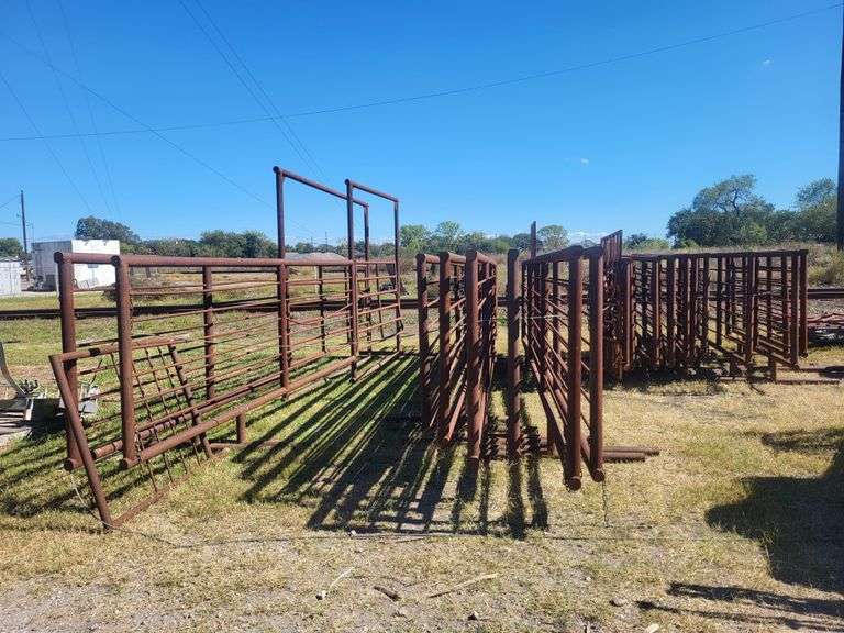 18 Portable Freestanding Heavy Pipe Corral Panels & 2 Panels w/Gates, All In Good Condition