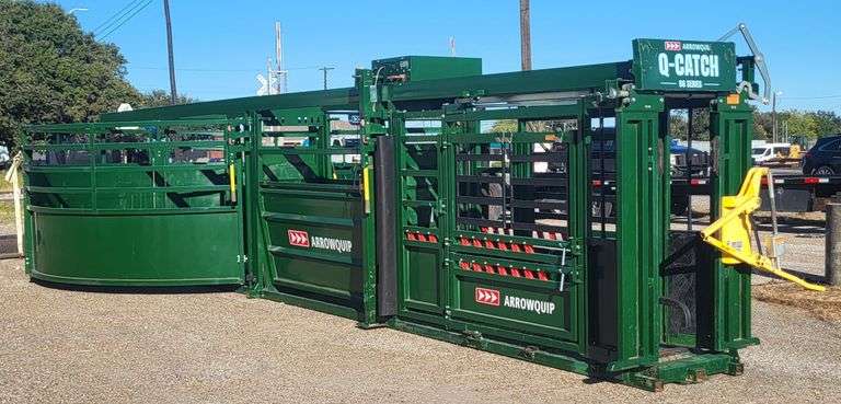 Arrowquip Q Catch 86 Series Portable Cattle Handling System w/ Crowding Tub, Alley & Squeeze Chute, Excellent Condition, Like New!