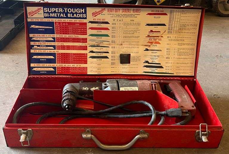 Milwaukee Heavy Duty Right Angle Drill / Metal Case, Does Work