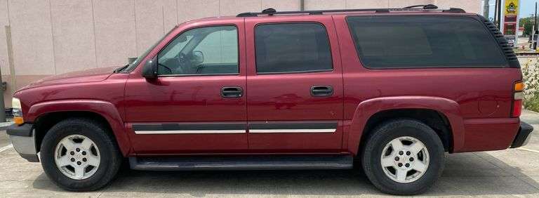 2004 Suburban, 5.3L, V8, P/L, P/W, AC Runs & Drives