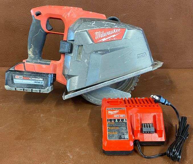 Milwaukee 8" Metal Cutting Circular Saw w/ 1 Battery & Charger, Does Work