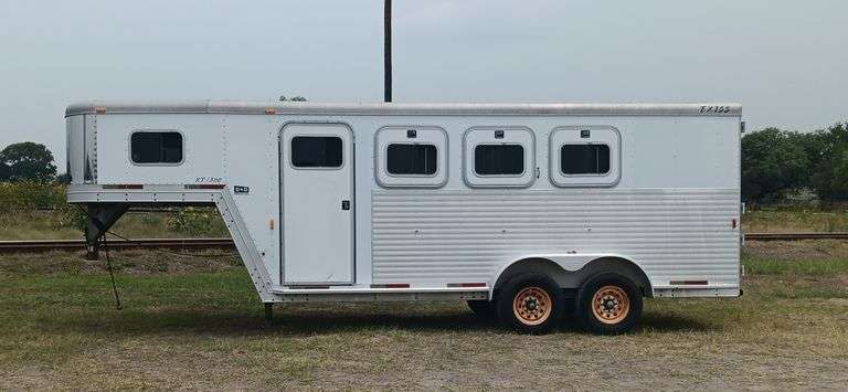 2002 Exiss 26ft Aluminum 3 Horse Slant Gooseneck Trailer w/ Changing Room & Tack Room