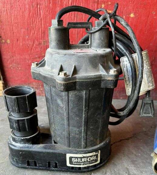 Shur-Dri Submersible Sump Pump w/ (2) Discharge Hoses, Does Work