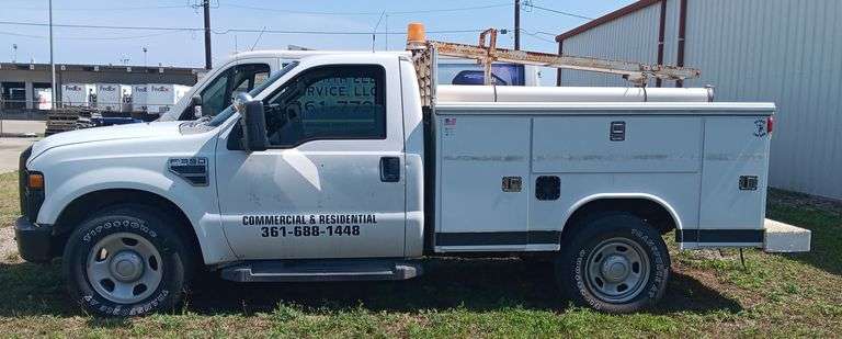 2008 Ford F350 XL Super Duty, 5.4L V8,  w/ Utility Bed, Runs & Drives