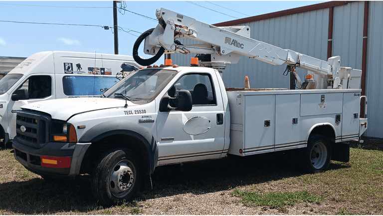 2007 Ford F450 XL Super Duty Diesel, 6.0L, V8, w/ Utility Bed & 30' Bucket Lift, Runs, Drives & Operates