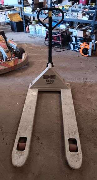 Roughneck Pallet Jack, 4400 lb Capacity, Does Work