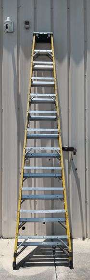 Green Bull 12ft, A Frame, Fiberglass Ladder