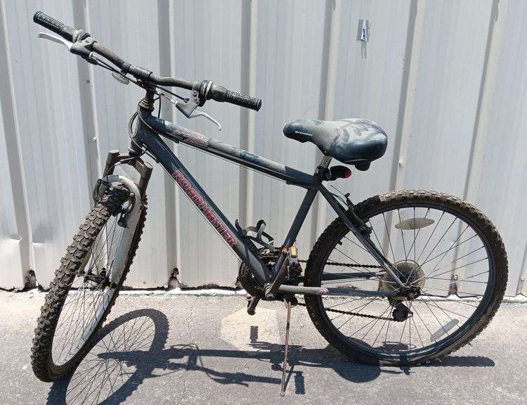 4 Bicycles, West Coast Choppers, 2) Schwinn Sting Rays & Granite Peak Roadmaster