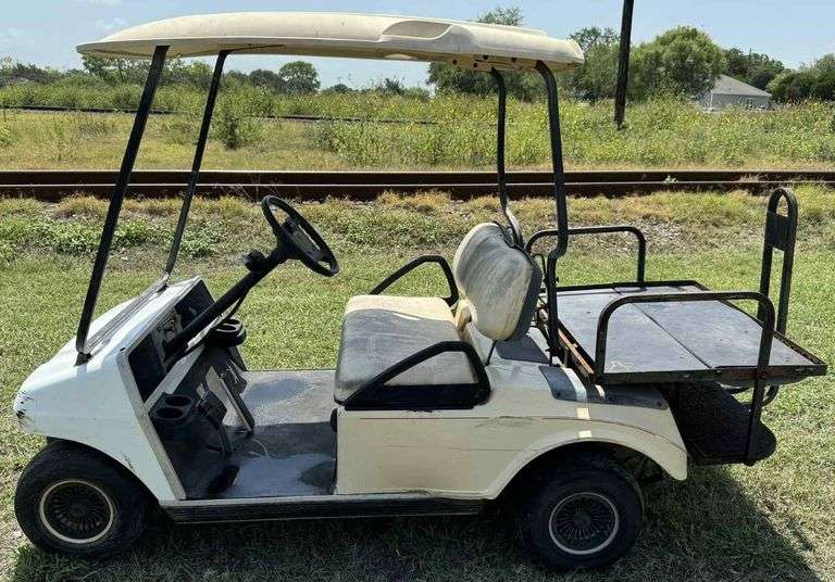 Club Car Cart, Gas Engine, Aluminum Frame, Does Run & Drive