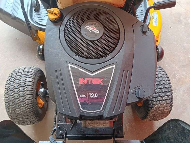 Poulan PRO PP19A42 Riding Lawnmower, Has New Blades, Runs & Operates
