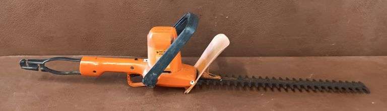 Black & Decker 18" Electric Hedge Trimmer, Does Work