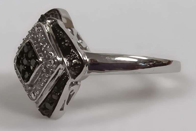 Sterling Silver Black & White Estate Ring