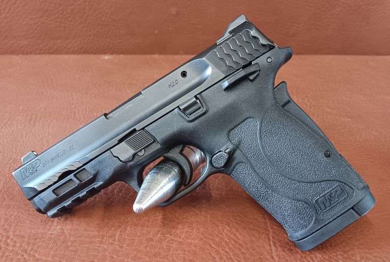 Smith & Wesson M&P 380 Shield EZ 380 Auto, w/ 1 Extra Magazine & Holster