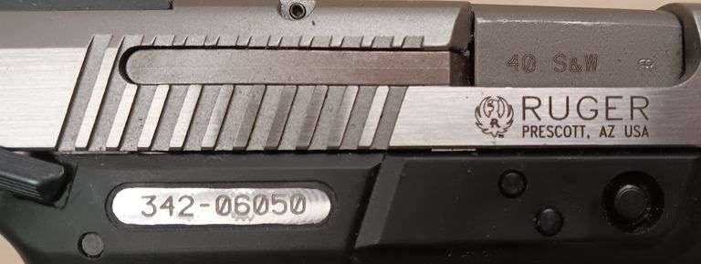 Ruger SR40 .40 S&W Pistol In Original Case, Comes w/ 1 Extra Magazine & Speed Loader